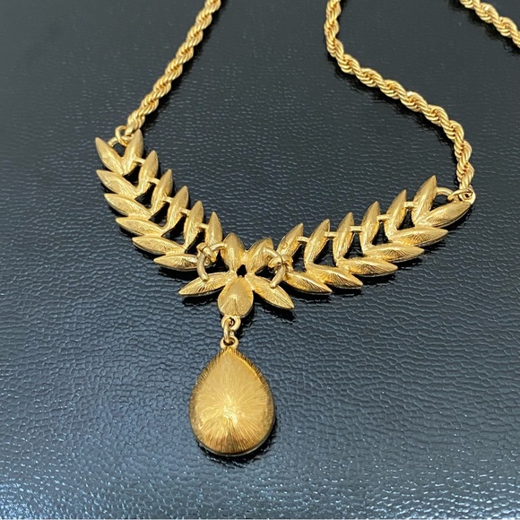 Vintage MONET Signed Black/Clear Crystal Rhinestone Teardrop Pendant Necklace - Picture 8 of 16